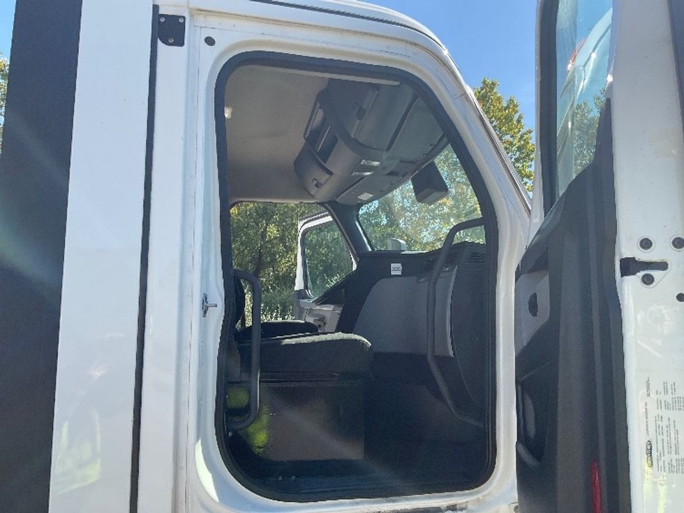 Day Cab Tractor-Heavy Duty Tractors-Freightliner-2021-T12664ST-Akron-OH-369,335\n\t\tmiles-$ 64,000 - Image 12