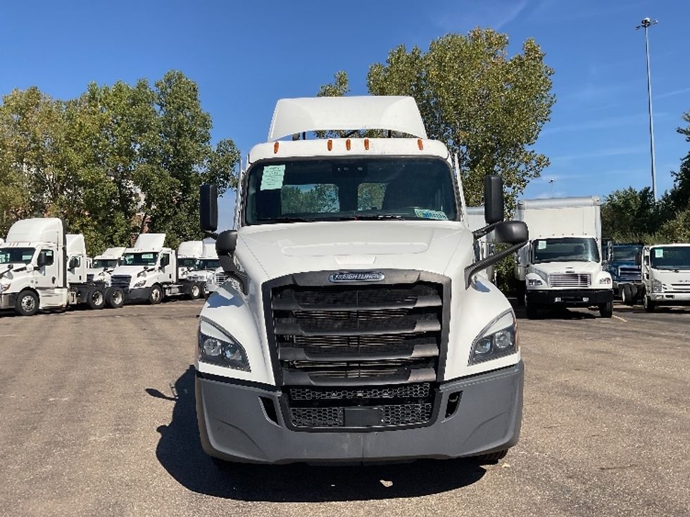 Day Cab Tractor-Heavy Duty Tractors-Freightliner-2021-T12664ST-Akron-OH-379,269\n\t\tmiles-$ 59,500 - Image 2