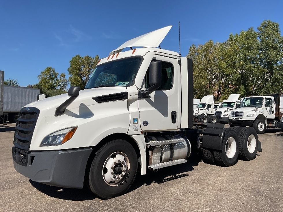 Day Cab Tractor-Heavy Duty Tractors-Freightliner-2021-T12664ST-Akron-OH-379,269\n\t\tmiles-$ 59,500 - Image 3
