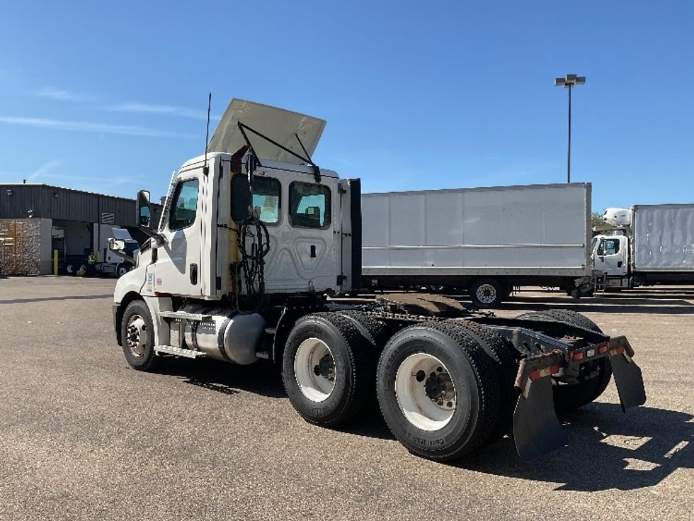 Day Cab Tractor-Heavy Duty Tractors-Freightliner-2021-T12664ST-Akron-OH-379,269\n\t\tmiles-$ 59,500 - Image 5