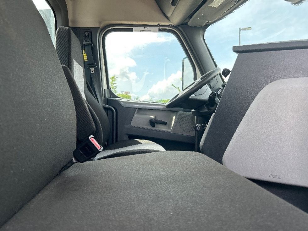 Day Cab Tractor-Heavy Duty Tractors-Freightliner-2021-T12664ST-Akron-OH-545,536\n\t\tmiles-$ 43,750 - Image 12