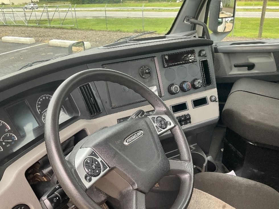 Day Cab Tractor-Heavy Duty Tractors-Freightliner-2021-T12664ST-Albany-GA-561,749\n\t\tmiles-$ 42,000 - Image 10