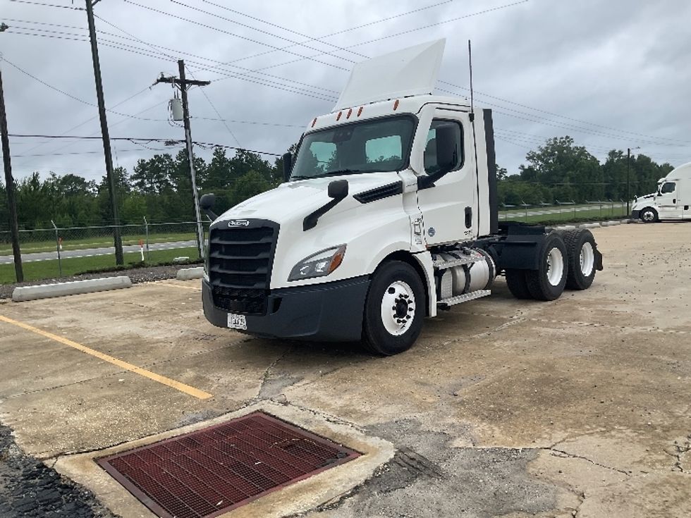 Day Cab Tractor-Heavy Duty Tractors-Freightliner-2021-T12664ST-Albany-GA-561,749\n\t\tmiles-$ 42,000 - Image 3