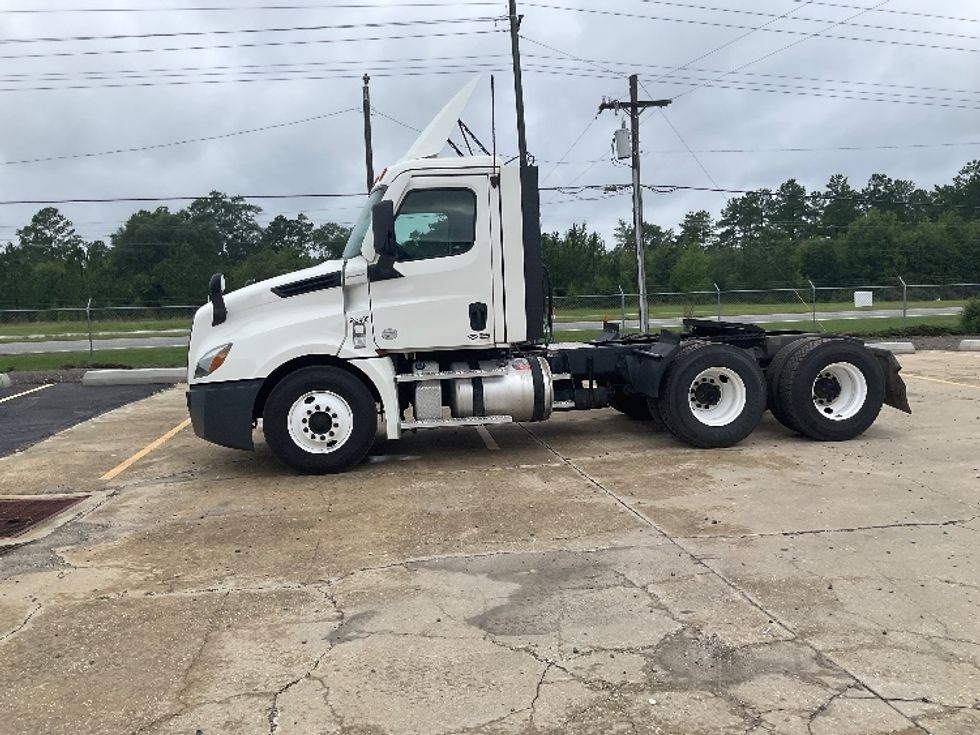 Day Cab Tractor-Heavy Duty Tractors-Freightliner-2021-T12664ST-Albany-GA-561,749\n\t\tmiles-$ 42,000 - Image 4