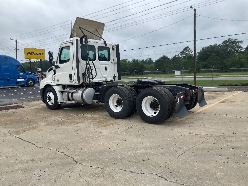 Day Cab Tractor-Heavy Duty Tractors-Freightliner-2021-T12664ST-Albany-GA-561,749\n\t\tmiles-$ 42,000 - Image 5