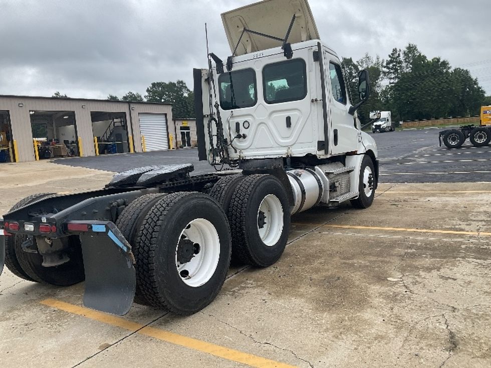 Day Cab Tractor-Heavy Duty Tractors-Freightliner-2021-T12664ST-Albany-GA-561,749\n\t\tmiles-$ 42,000 - Image 7
