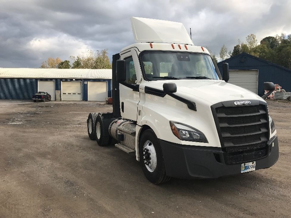 Day Cab Tractor-Heavy Duty Tractors-Freightliner-2021-T12664ST-Albany-NY-226,480\n\t\tmiles-$ 60,500 - Image 1