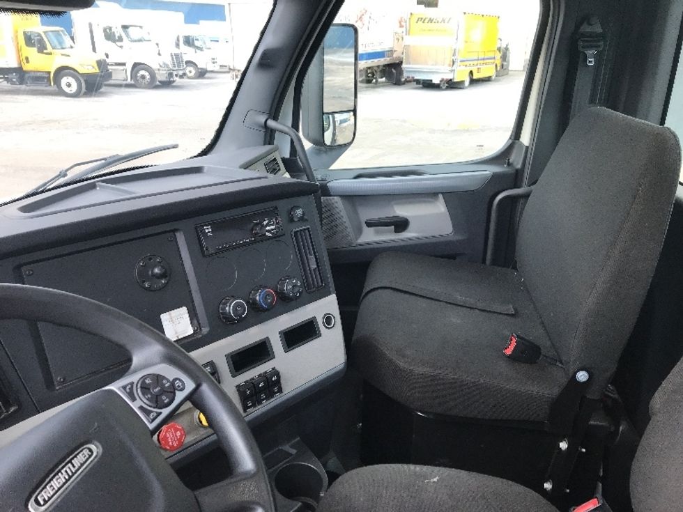 Day Cab Tractor-Heavy Duty Tractors-Freightliner-2021-T12664ST-Albany-NY-226,480\n\t\tmiles-$ 60,500 - Image 10