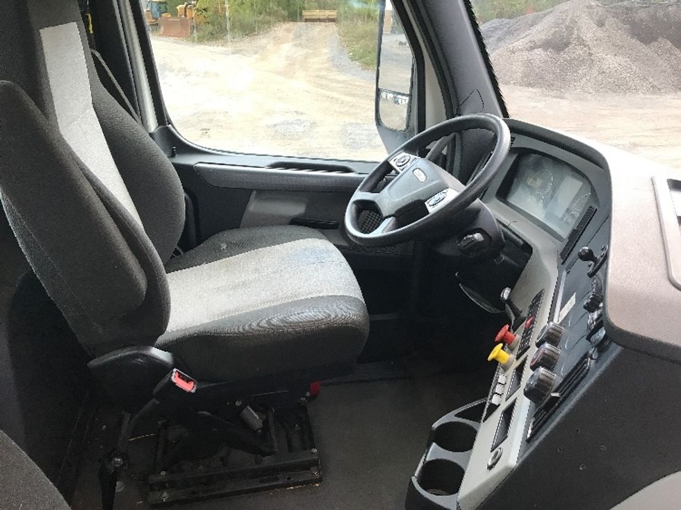 Day Cab Tractor-Heavy Duty Tractors-Freightliner-2021-T12664ST-Albany-NY-226,480\n\t\tmiles-$ 60,500 - Image 14