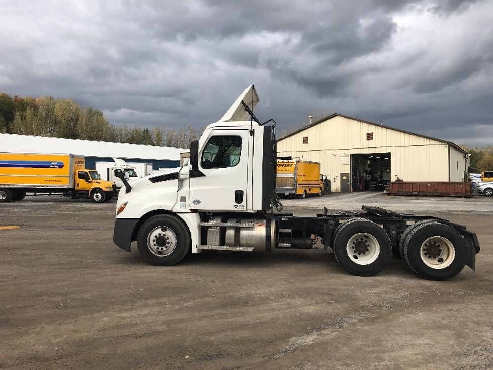 2021 Freightliner Cascadia 126" Day cab photo 4