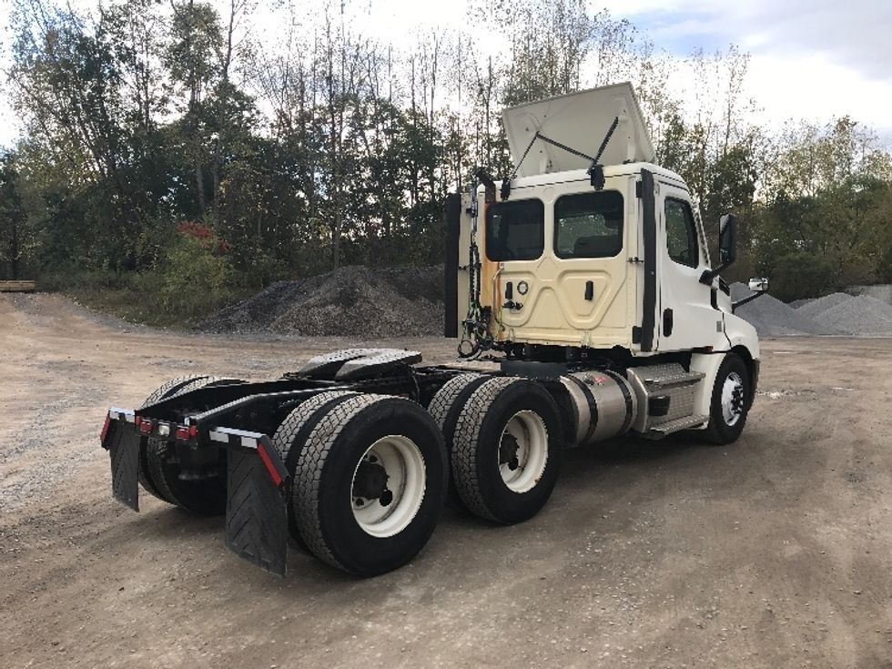 Day Cab Tractor-Heavy Duty Tractors-Freightliner-2021-T12664ST-Albany-NY-226,480\n\t\tmiles-$ 60,500 - Image 7