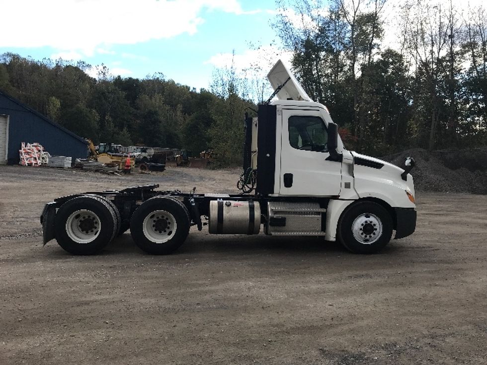 Day Cab Tractor-Heavy Duty Tractors-Freightliner-2021-T12664ST-Albany-NY-226,480\n\t\tmiles-$ 60,500 - Image 8