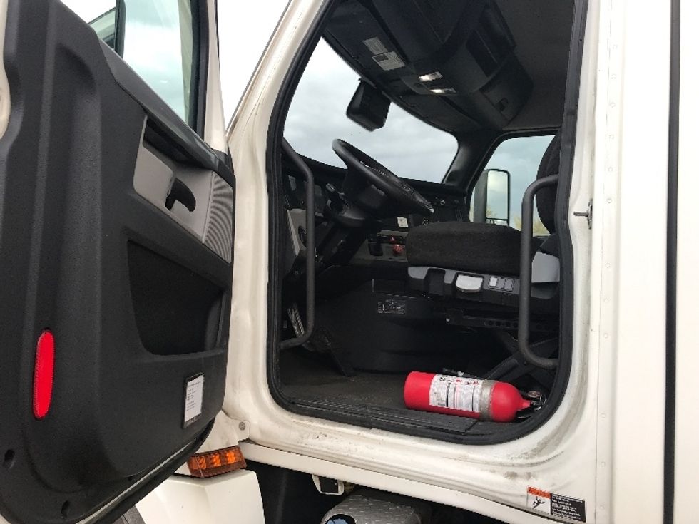 Day Cab Tractor-Heavy Duty Tractors-Freightliner-2021-T12664ST-Albany-NY-226,480\n\t\tmiles-$ 60,500 - Image 9