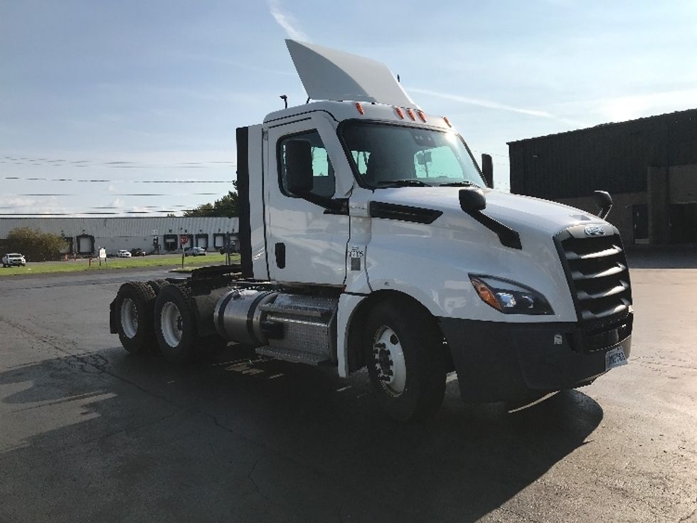 Day Cab Tractor-Heavy Duty Tractors-Freightliner-2021-T12664ST-Albany-NY-311,325\n\t\tmiles-$ 56,750 - Image 1