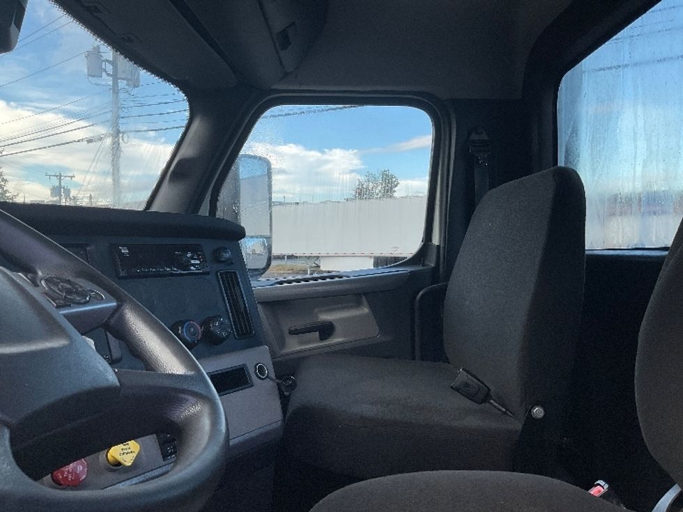 Day Cab Tractor-Heavy Duty Tractors-Freightliner-2021-T12664ST-Albany-NY-311,325\n\t\tmiles-$ 56,750 - Image 10