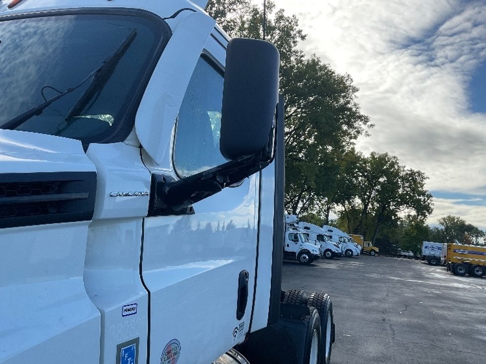 Day Cab Tractor-Heavy Duty Tractors-Freightliner-2021-T12664ST-Albany-NY-311,325\n\t\tmiles-$ 56,750 - Image 20