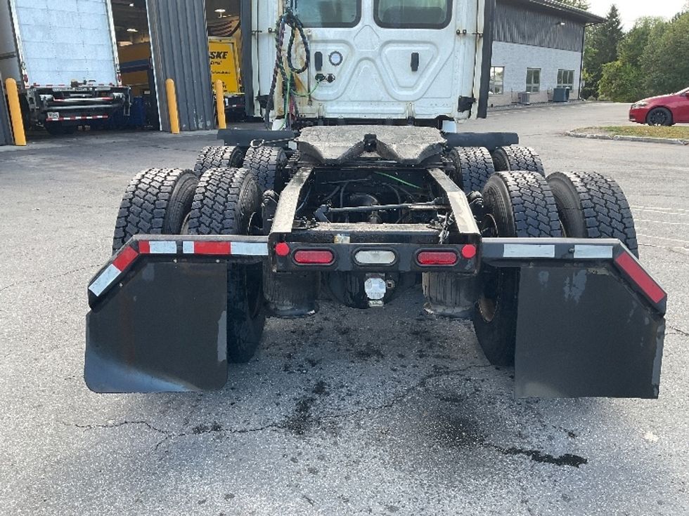 Day Cab Tractor-Heavy Duty Tractors-Freightliner-2021-T12664ST-Albany-NY-311,325\n\t\tmiles-$ 56,750 - Image 6