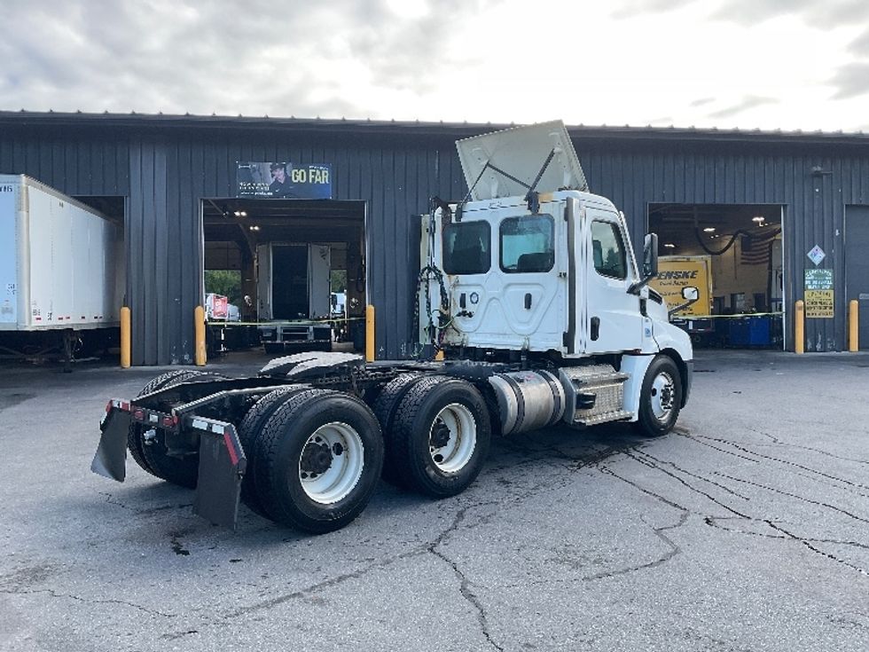Day Cab Tractor-Heavy Duty Tractors-Freightliner-2021-T12664ST-Albany-NY-311,325\n\t\tmiles-$ 56,750 - Image 7