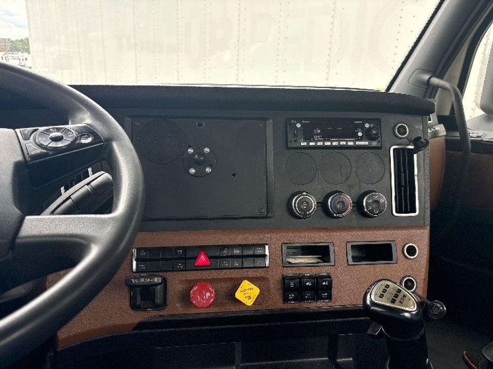 Day Cab Tractor-Heavy Duty Tractors-Freightliner-2021-T12664ST-Albany-NY-552,583\n\t\tmiles-$ 32,500 - Image 10