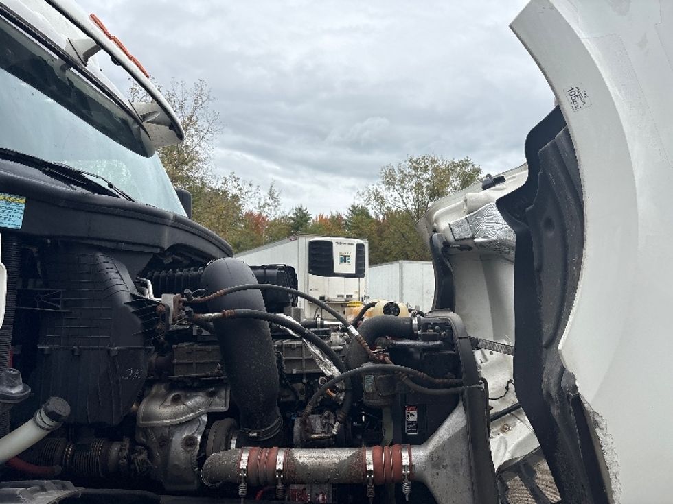 Day Cab Tractor-Heavy Duty Tractors-Freightliner-2021-T12664ST-Albany-NY-552,583\n\t\tmiles-$ 32,500 - Image 14