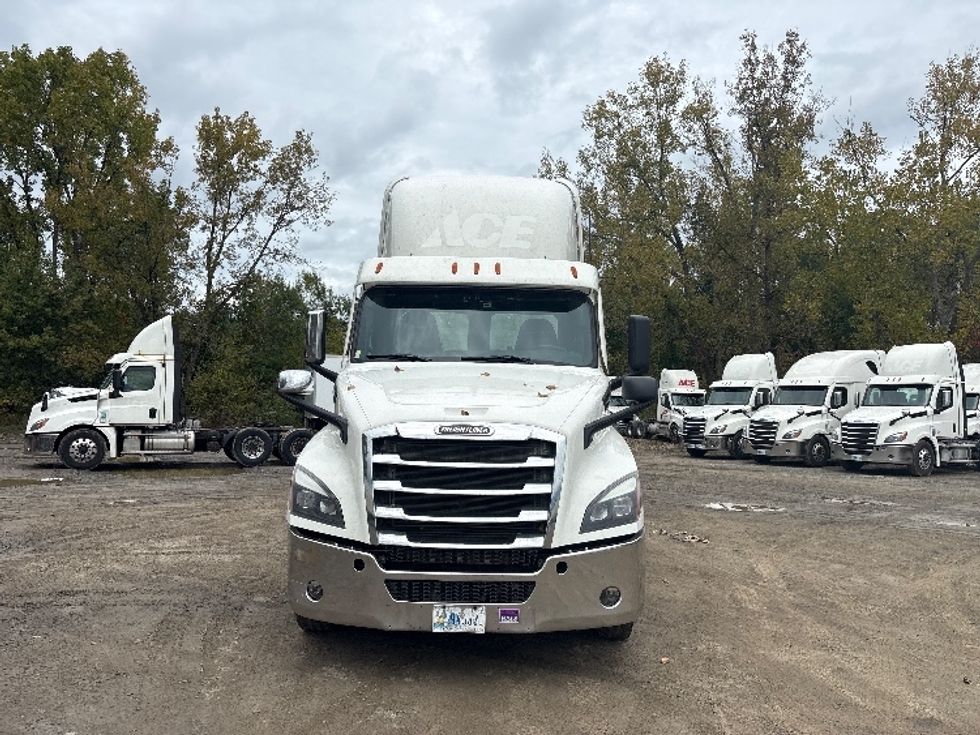 Day Cab Tractor-Heavy Duty Tractors-Freightliner-2021-T12664ST-Albany-NY-552,583\n\t\tmiles-$ 32,500 - Image 2