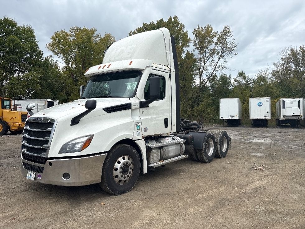 Day Cab Tractor-Heavy Duty Tractors-Freightliner-2021-T12664ST-Albany-NY-552,583\n\t\tmiles-$ 32,500 - Image 3
