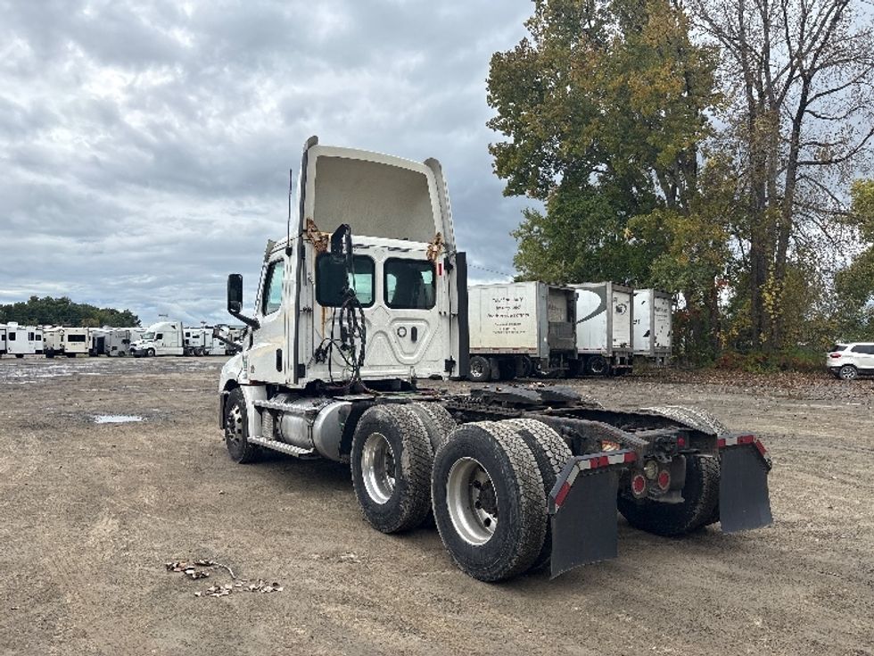 Day Cab Tractor-Heavy Duty Tractors-Freightliner-2021-T12664ST-Albany-NY-552,583\n\t\tmiles-$ 32,500 - Image 5