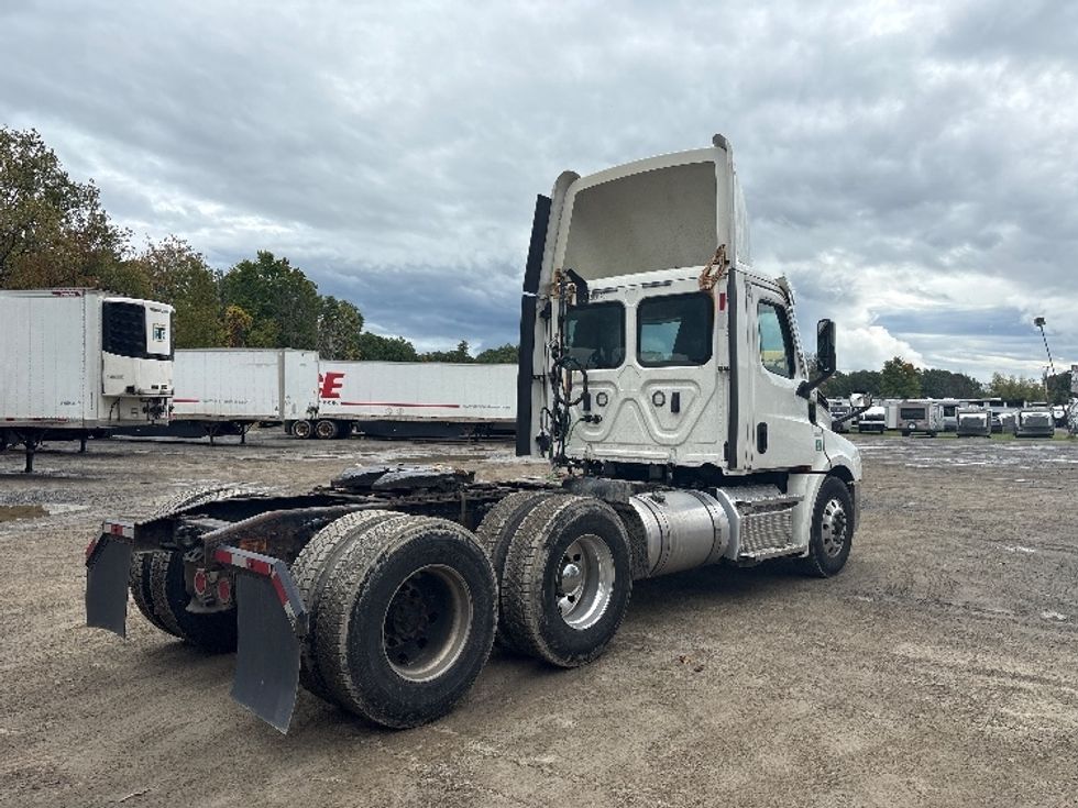 Day Cab Tractor-Heavy Duty Tractors-Freightliner-2021-T12664ST-Albany-NY-552,583\n\t\tmiles-$ 32,500 - Image 7
