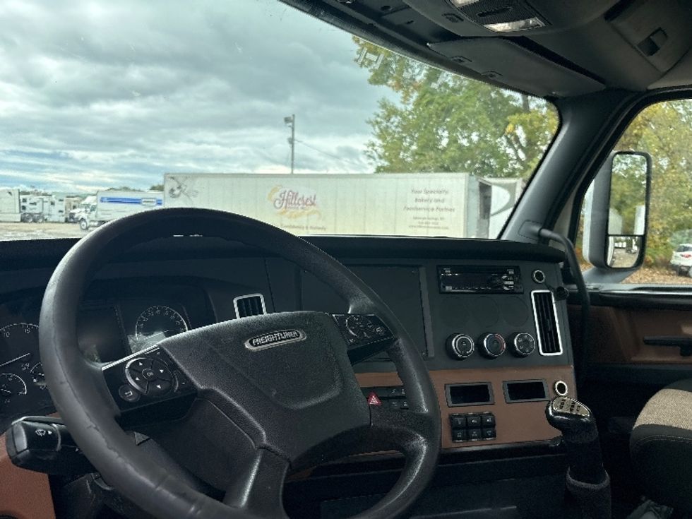 Day Cab Tractor-Heavy Duty Tractors-Freightliner-2021-T12664ST-Albany-NY-557,026\n\t\tmiles-$ 32,250 - Image 10