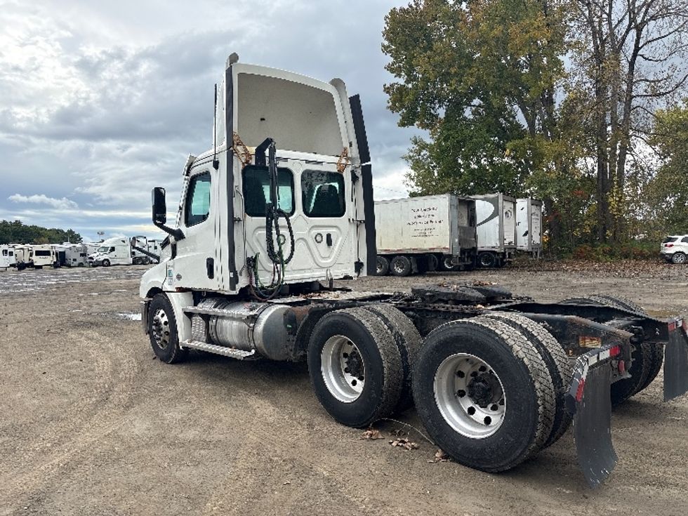Day Cab Tractor-Heavy Duty Tractors-Freightliner-2021-T12664ST-Albany-NY-557,026\n\t\tmiles-$ 32,250 - Image 5