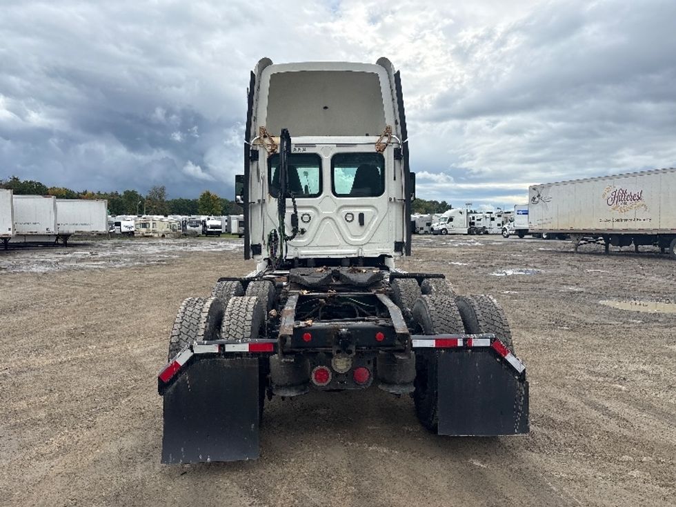 Day Cab Tractor-Heavy Duty Tractors-Freightliner-2021-T12664ST-Albany-NY-557,026\n\t\tmiles-$ 32,250 - Image 6