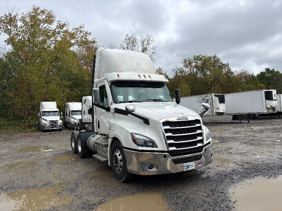 Day Cab Tractor-Heavy Duty Tractors-Freightliner-2021-T12664ST-Albany-NY-605,258\n\t\tmiles-$ 29,250 - Image 1