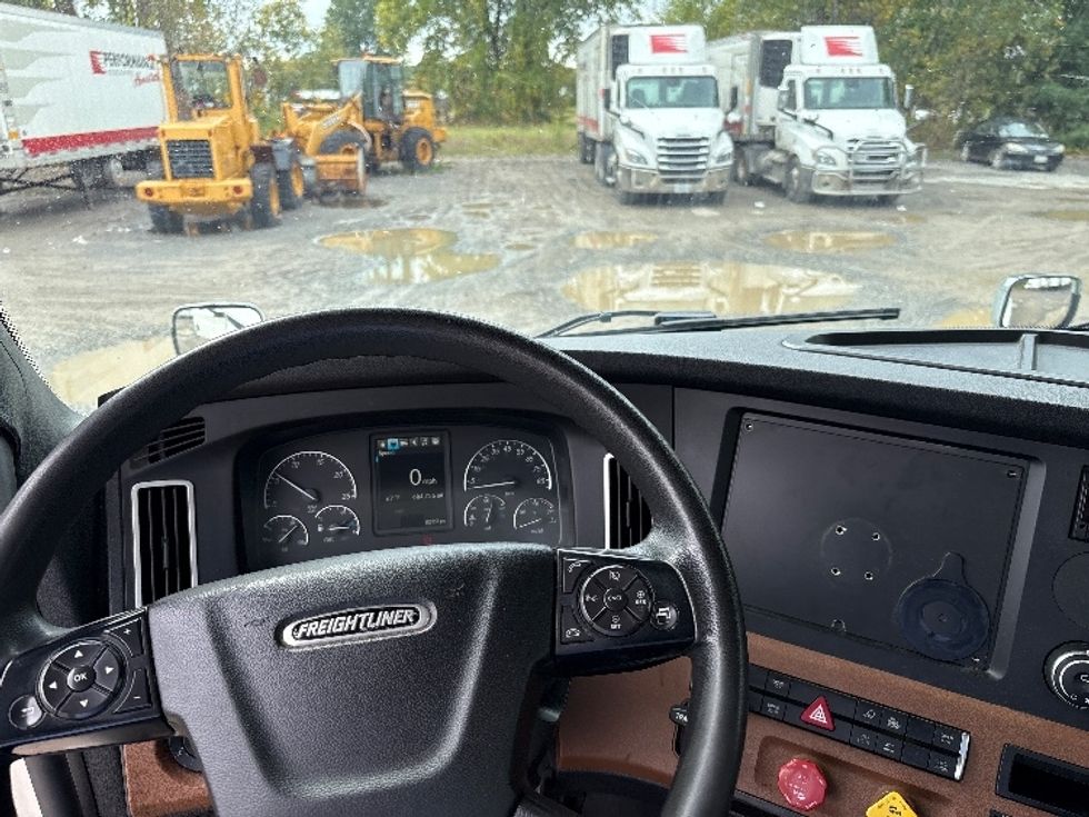 Day Cab Tractor-Heavy Duty Tractors-Freightliner-2021-T12664ST-Albany-NY-605,258\n\t\tmiles-$ 29,250 - Image 11