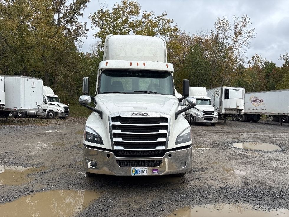 Day Cab Tractor-Heavy Duty Tractors-Freightliner-2021-T12664ST-Albany-NY-605,258\n\t\tmiles-$ 29,250 - Image 2