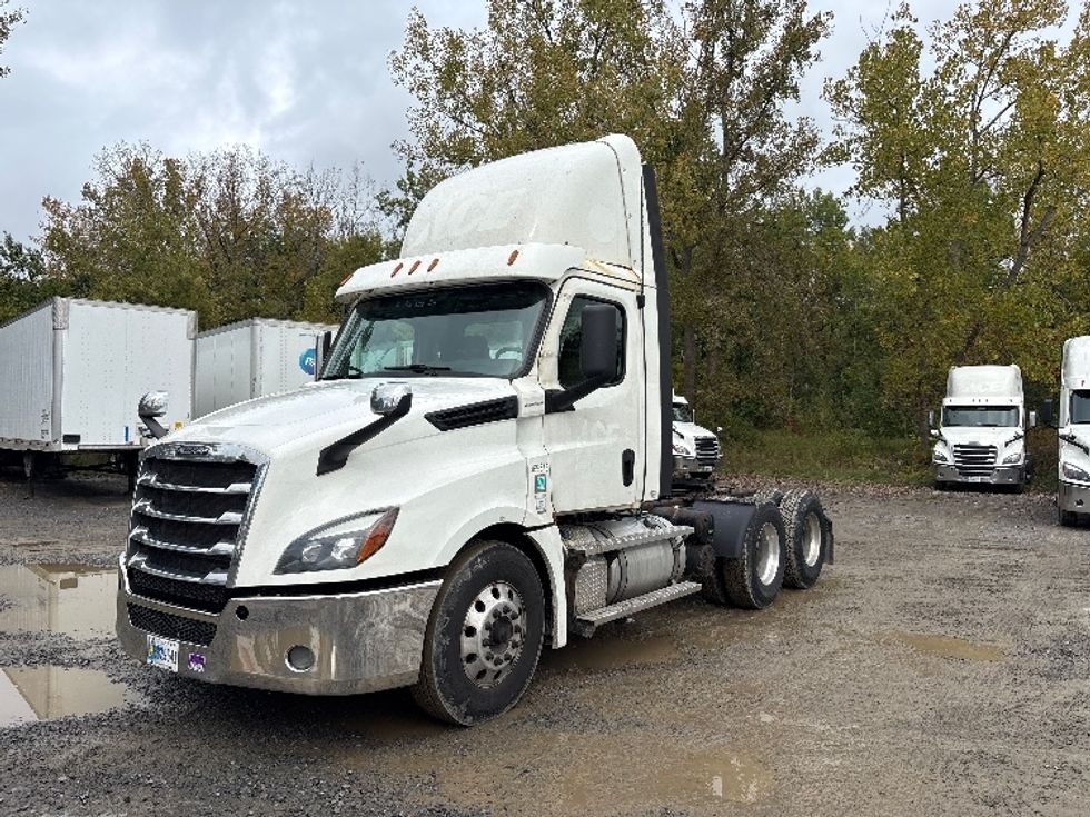 Day Cab Tractor-Heavy Duty Tractors-Freightliner-2021-T12664ST-Albany-NY-605,258\n\t\tmiles-$ 29,250 - Image 3