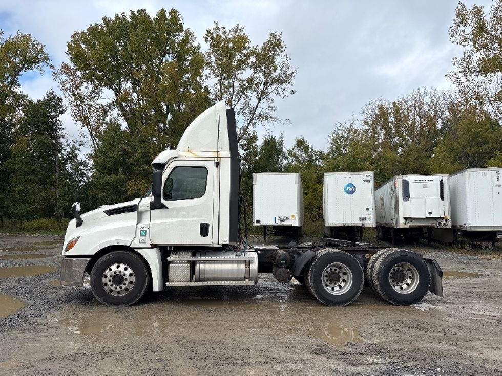 Day Cab Tractor-Heavy Duty Tractors-Freightliner-2021-T12664ST-Albany-NY-605,258\n\t\tmiles-$ 29,250 - Image 4