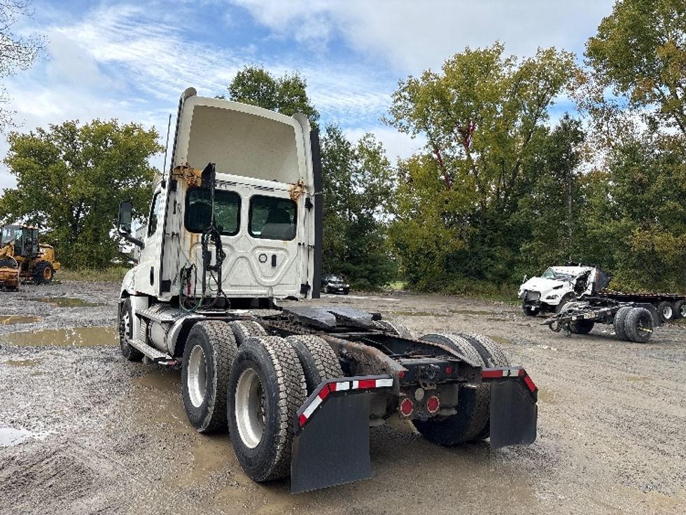 Day Cab Tractor-Heavy Duty Tractors-Freightliner-2021-T12664ST-Albany-NY-605,258\n\t\tmiles-$ 29,250 - Image 5
