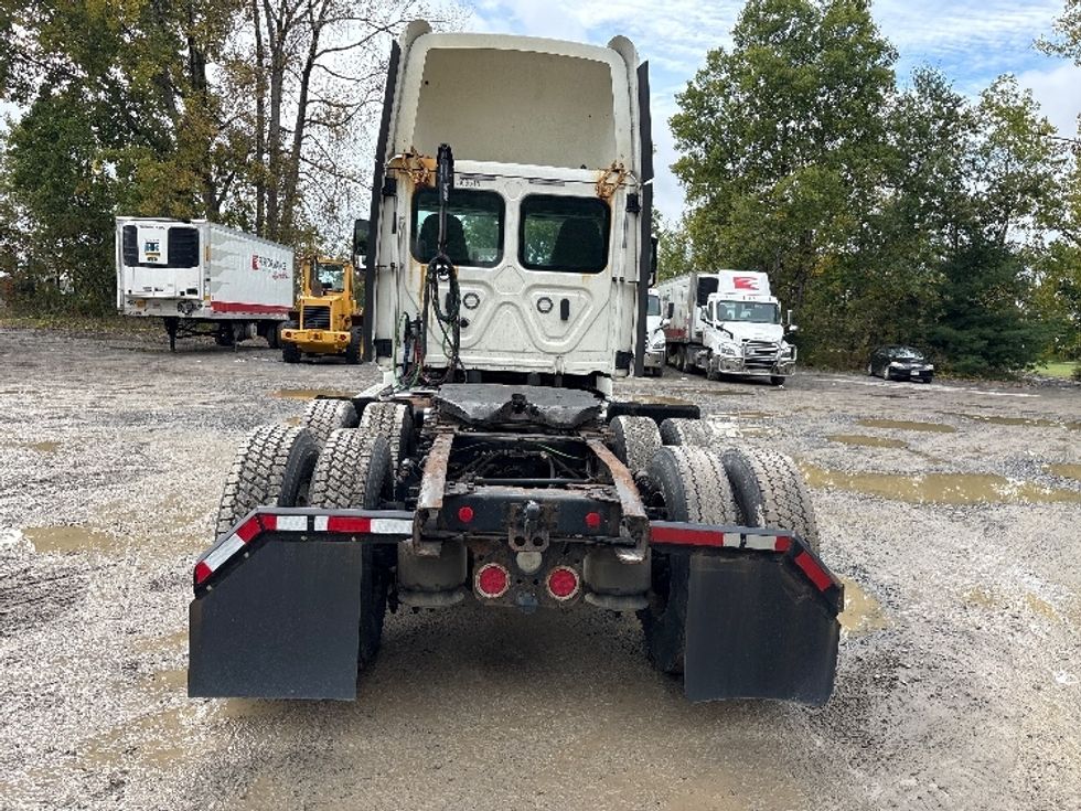 Day Cab Tractor-Heavy Duty Tractors-Freightliner-2021-T12664ST-Albany-NY-605,258\n\t\tmiles-$ 29,250 - Image 6