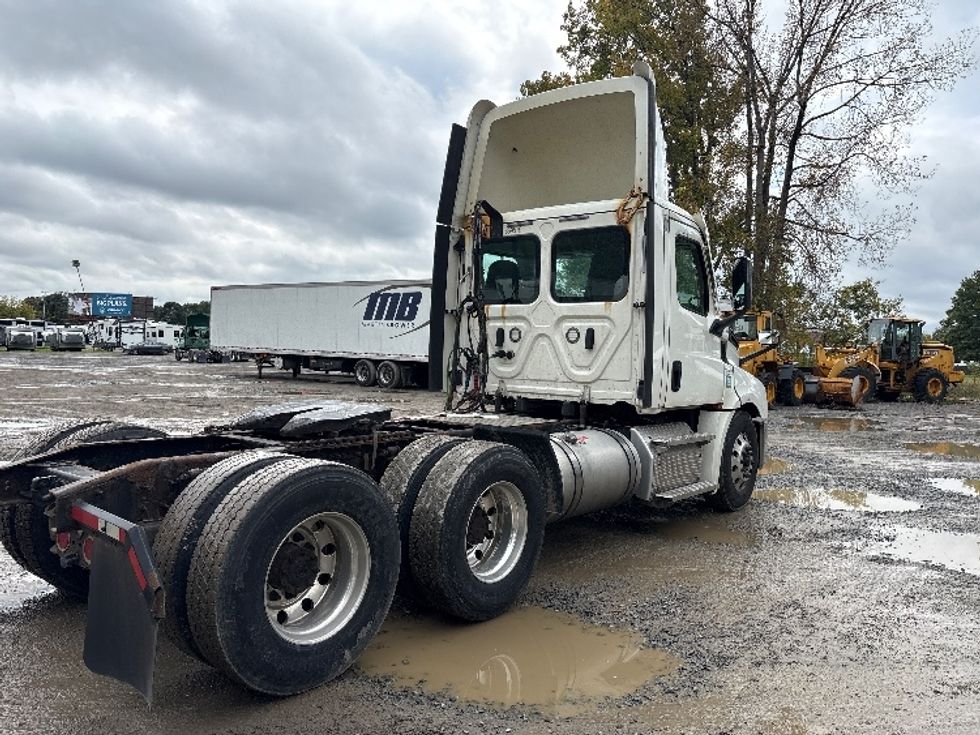 Day Cab Tractor-Heavy Duty Tractors-Freightliner-2021-T12664ST-Albany-NY-605,258\n\t\tmiles-$ 29,250 - Image 7