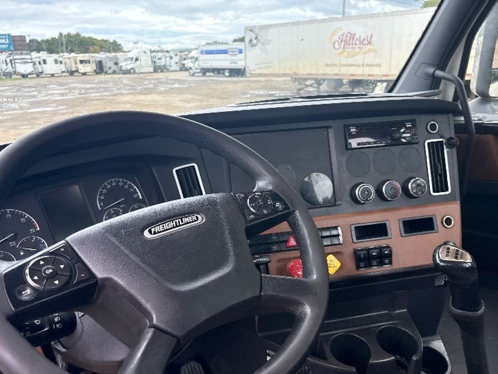 Day Cab Tractor-Heavy Duty Tractors-Freightliner-2021-T12664ST-Albany-NY-615,112\n\t\tmiles-$ 31,500 - Image 10