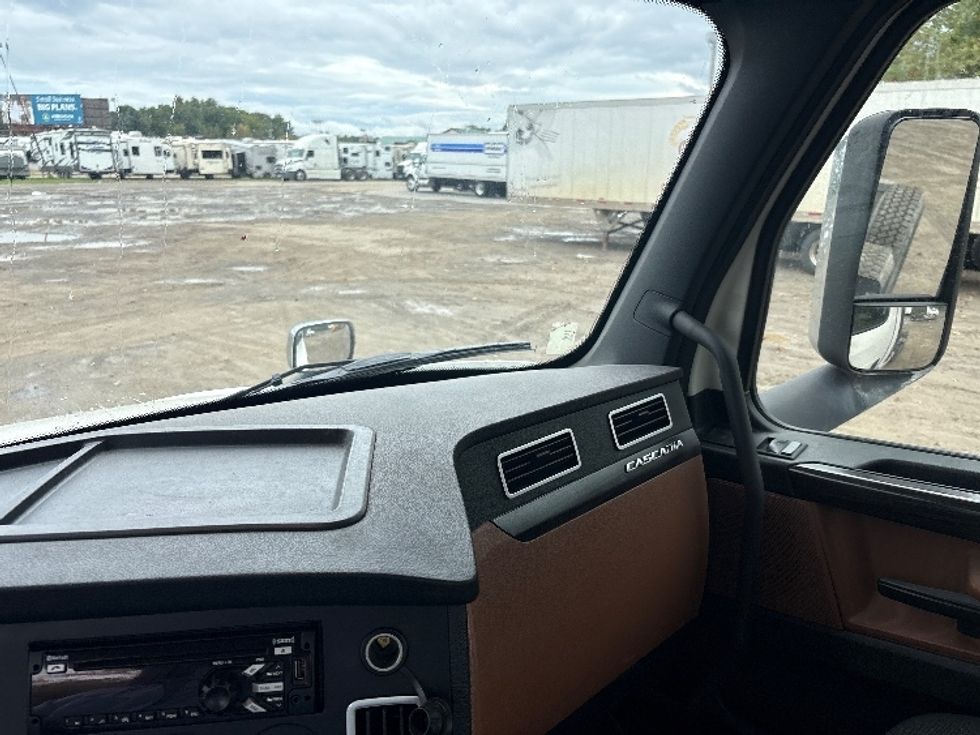 Day Cab Tractor-Heavy Duty Tractors-Freightliner-2021-T12664ST-Albany-NY-615,112\n\t\tmiles-$ 31,500 - Image 12