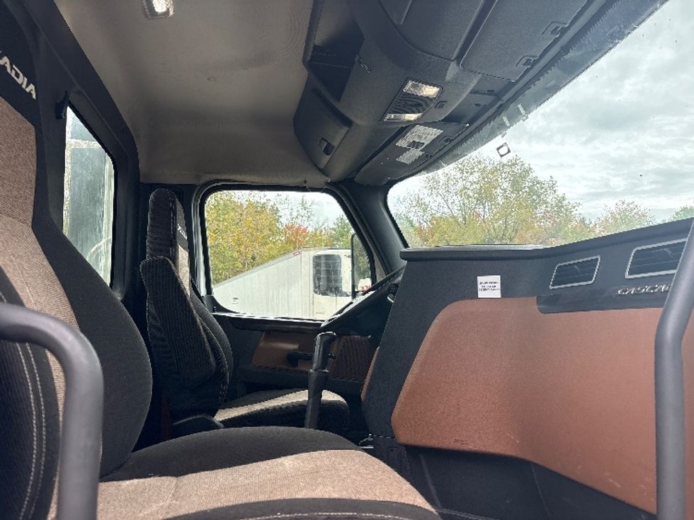 Day Cab Tractor-Heavy Duty Tractors-Freightliner-2021-T12664ST-Albany-NY-615,112\n\t\tmiles-$ 31,500 - Image 13