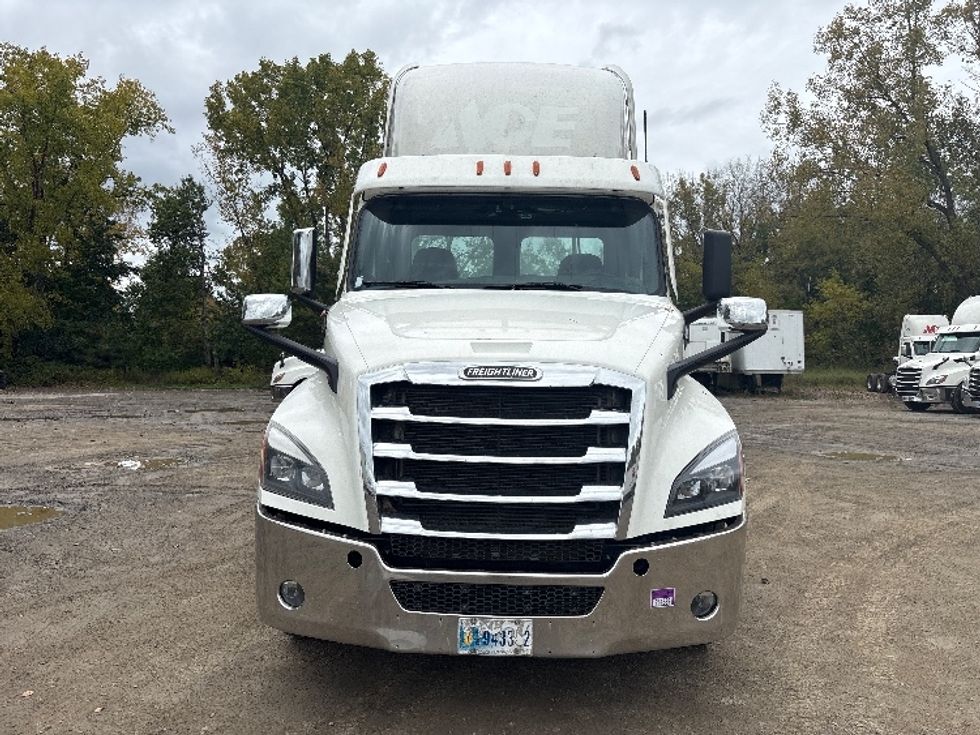 Day Cab Tractor-Heavy Duty Tractors-Freightliner-2021-T12664ST-Albany-NY-615,112\n\t\tmiles-$ 31,500 - Image 2