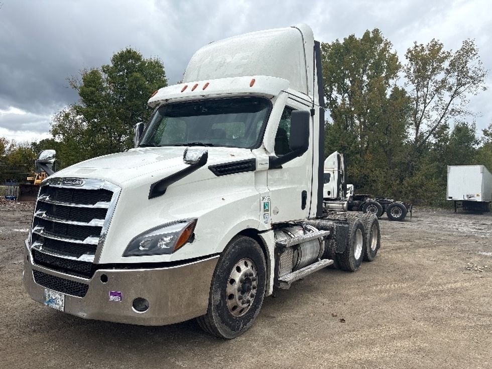 Day Cab Tractor-Heavy Duty Tractors-Freightliner-2021-T12664ST-Albany-NY-615,112\n\t\tmiles-$ 31,500 - Image 3