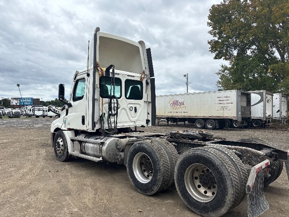 Day Cab Tractor-Heavy Duty Tractors-Freightliner-2021-T12664ST-Albany-NY-615,112\n\t\tmiles-$ 31,500 - Image 5