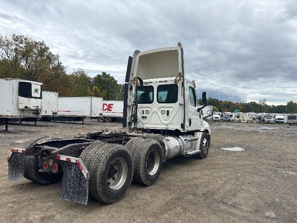 Day Cab Tractor-Heavy Duty Tractors-Freightliner-2021-T12664ST-Albany-NY-615,112\n\t\tmiles-$ 31,500 - Image 7