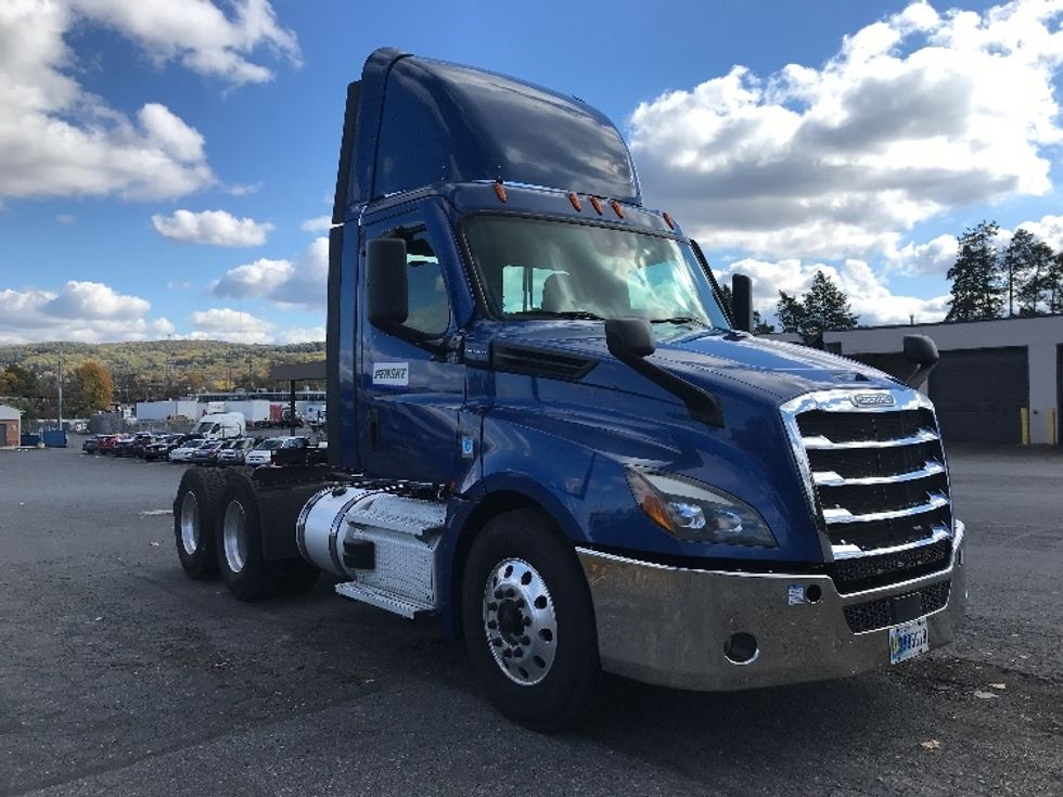Day Cab Tractor-Heavy Duty Tractors-Freightliner-2021-T12664ST-Allentown-PA-401,779\n\t\tmiles-$ 53,500 - Image 1