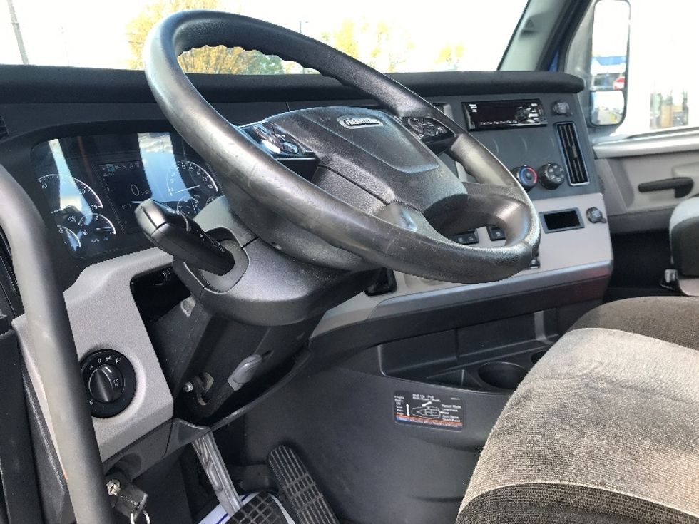 Day Cab Tractor-Heavy Duty Tractors-Freightliner-2021-T12664ST-Allentown-PA-401,779\n\t\tmiles-$ 53,500 - Image 10