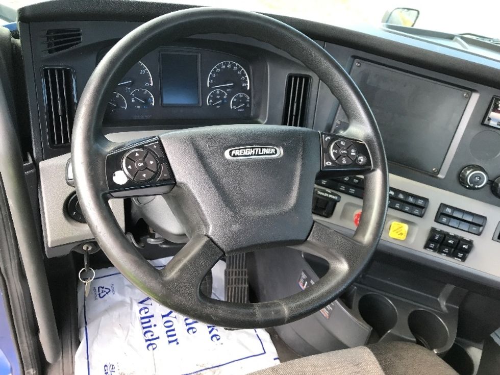 Day Cab Tractor-Heavy Duty Tractors-Freightliner-2021-T12664ST-Allentown-PA-401,779\n\t\tmiles-$ 53,500 - Image 11
