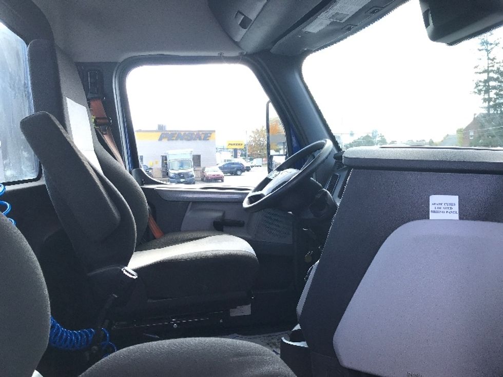 Day Cab Tractor-Heavy Duty Tractors-Freightliner-2021-T12664ST-Allentown-PA-401,779\n\t\tmiles-$ 53,500 - Image 14